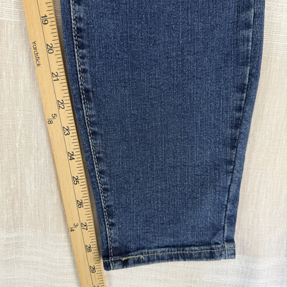 Signature Levi Strauss Gold Label Women's Sz 18M Jeans Totally Shaping Pull-On - Picture 9 of 10